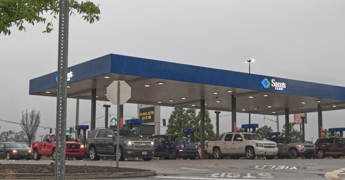 cars at sam's club gasoline station