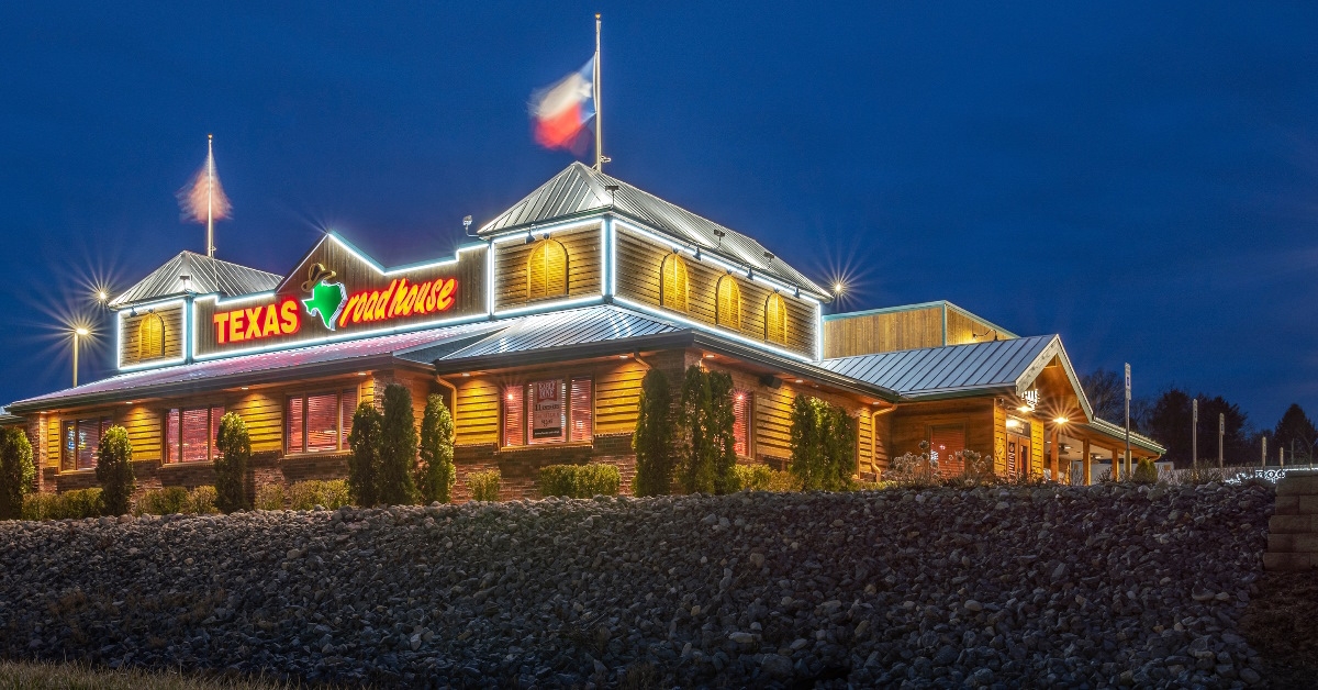 new hartford texas roadhouse at night