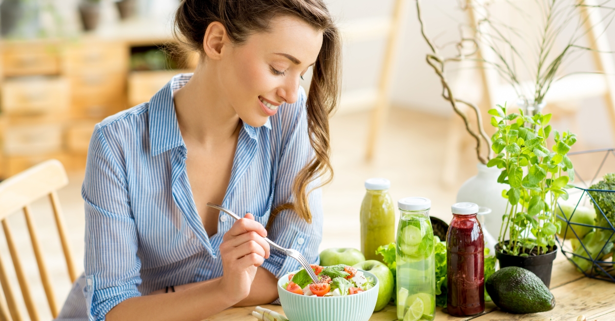 woman eating healthy salad