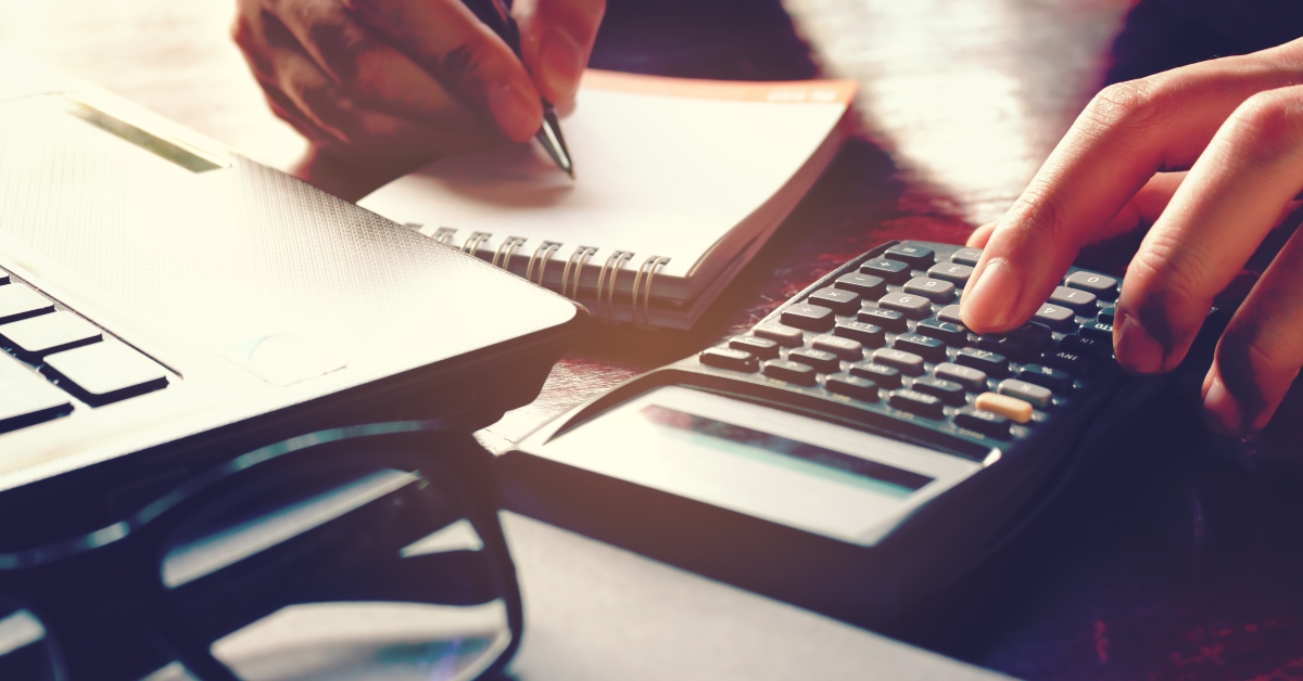woman hand using calculator