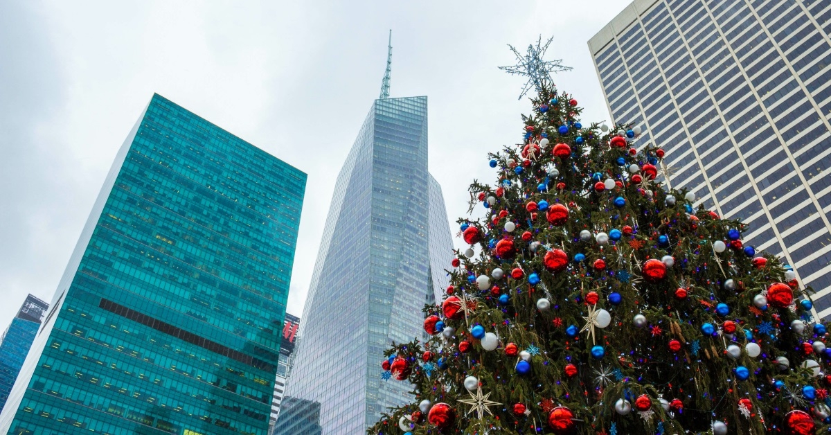 christmas tree on new york street