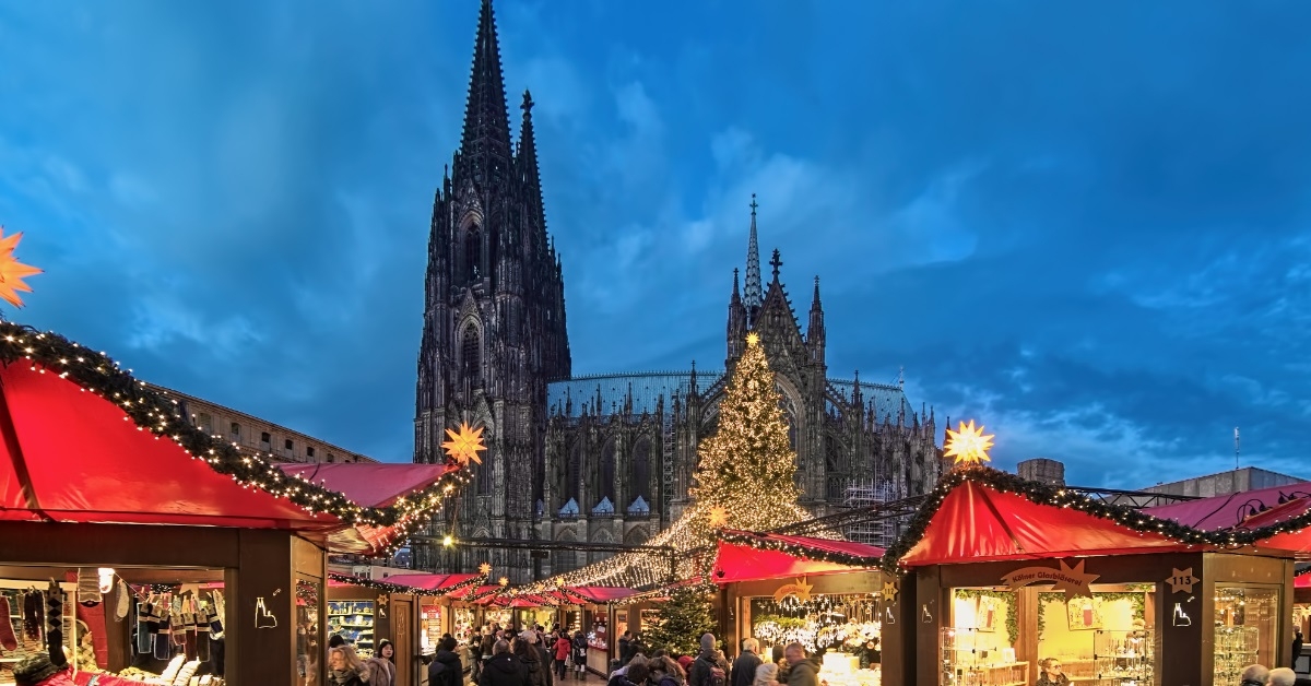 cologne cathedral christmas market at twilight