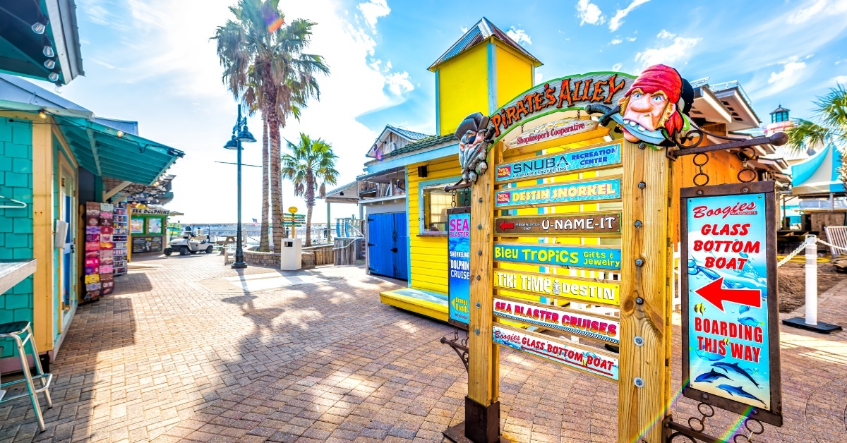 harbor boardwalk pirate's alley in destin