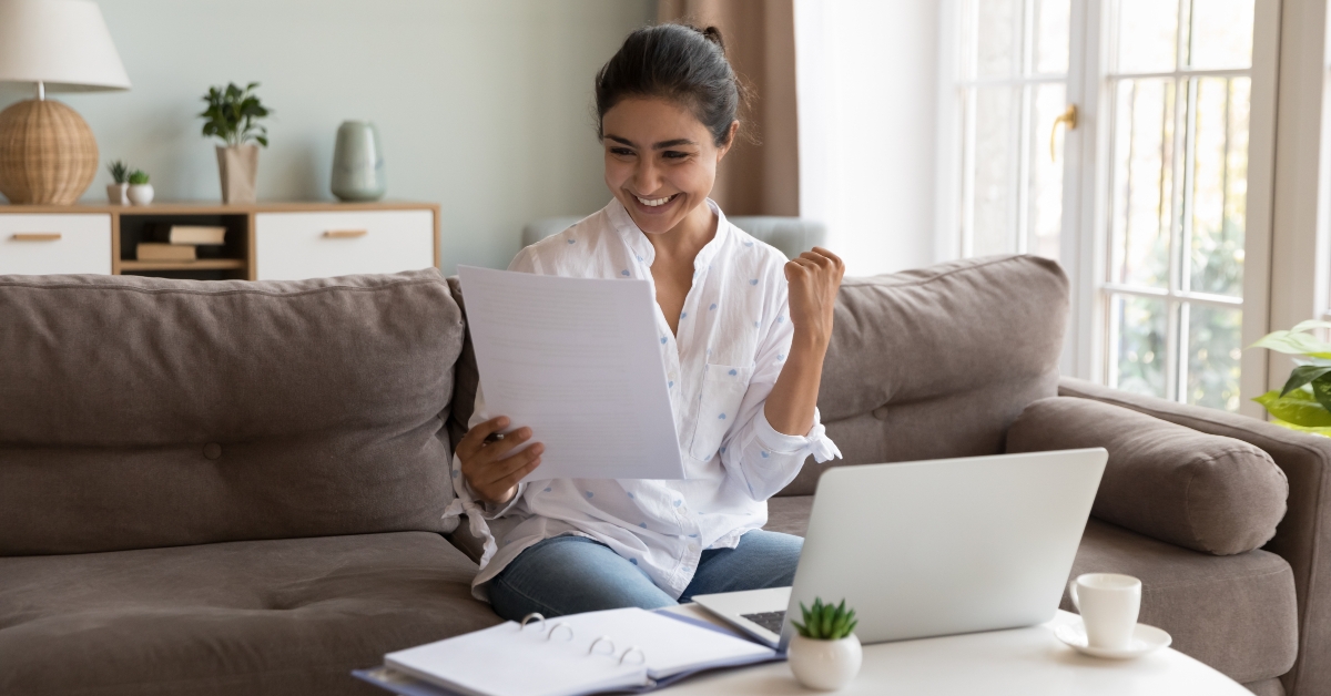 indian woman read good news