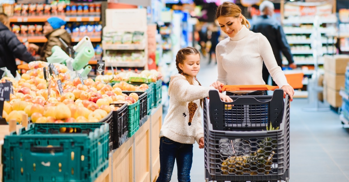 mother doing groceries with daughter