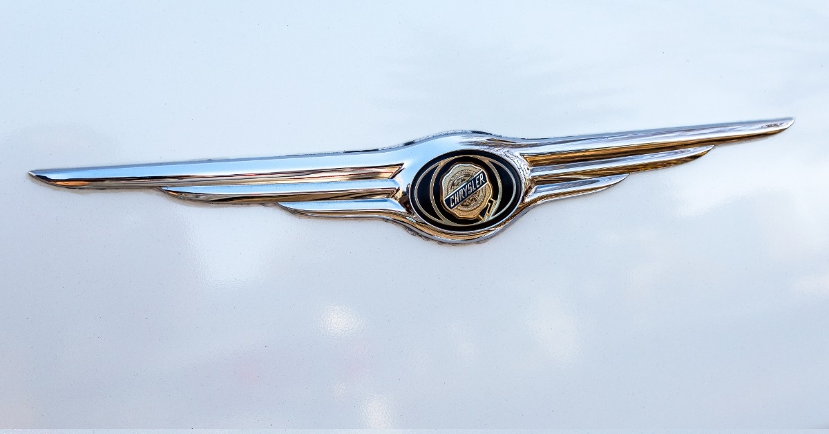 chrysler car logo