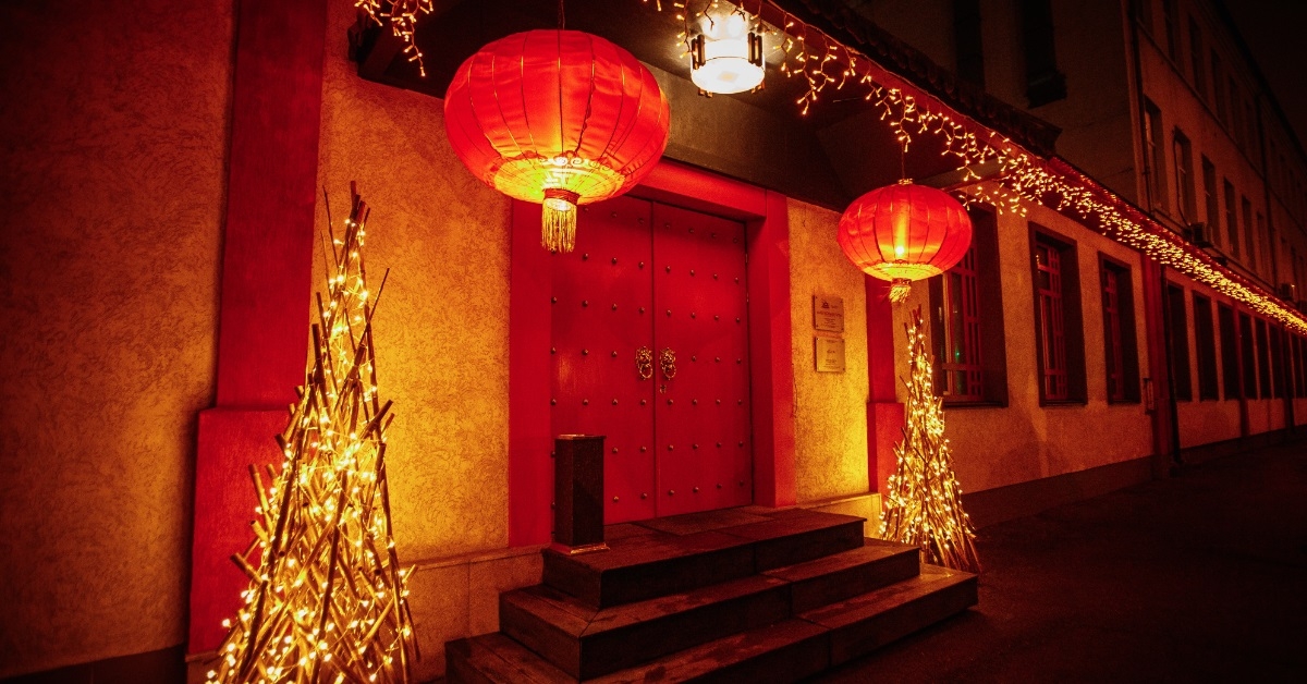 lanterns outside chinese restaurant