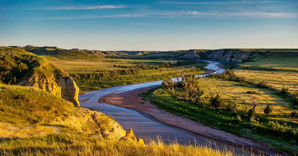 north dakota badlands during day time