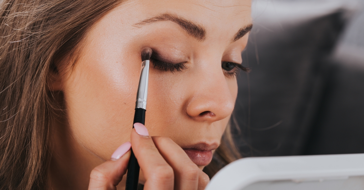 woman applying eyeshadow powder