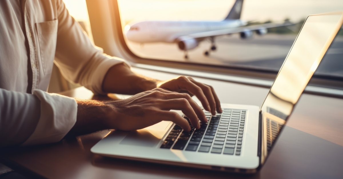 using a laptop while on an airplane