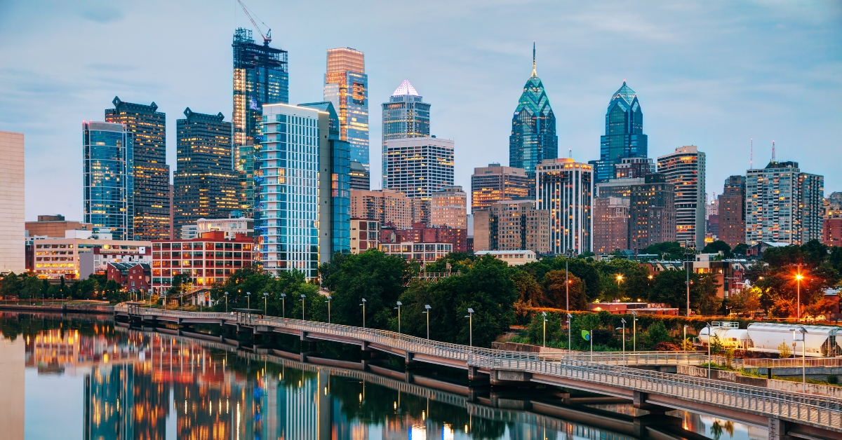philadelphia skyline at night