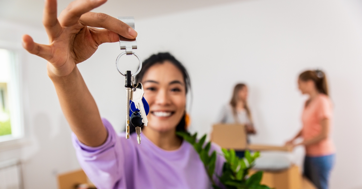 woman holding keys