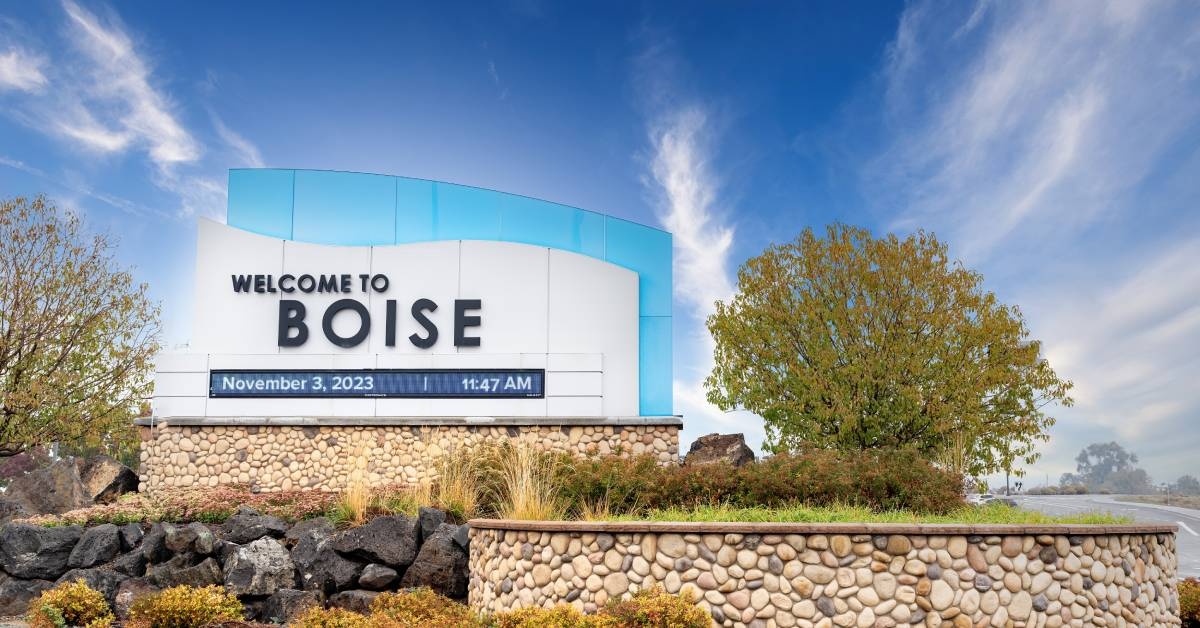 welcome to bpise sign at boise airport