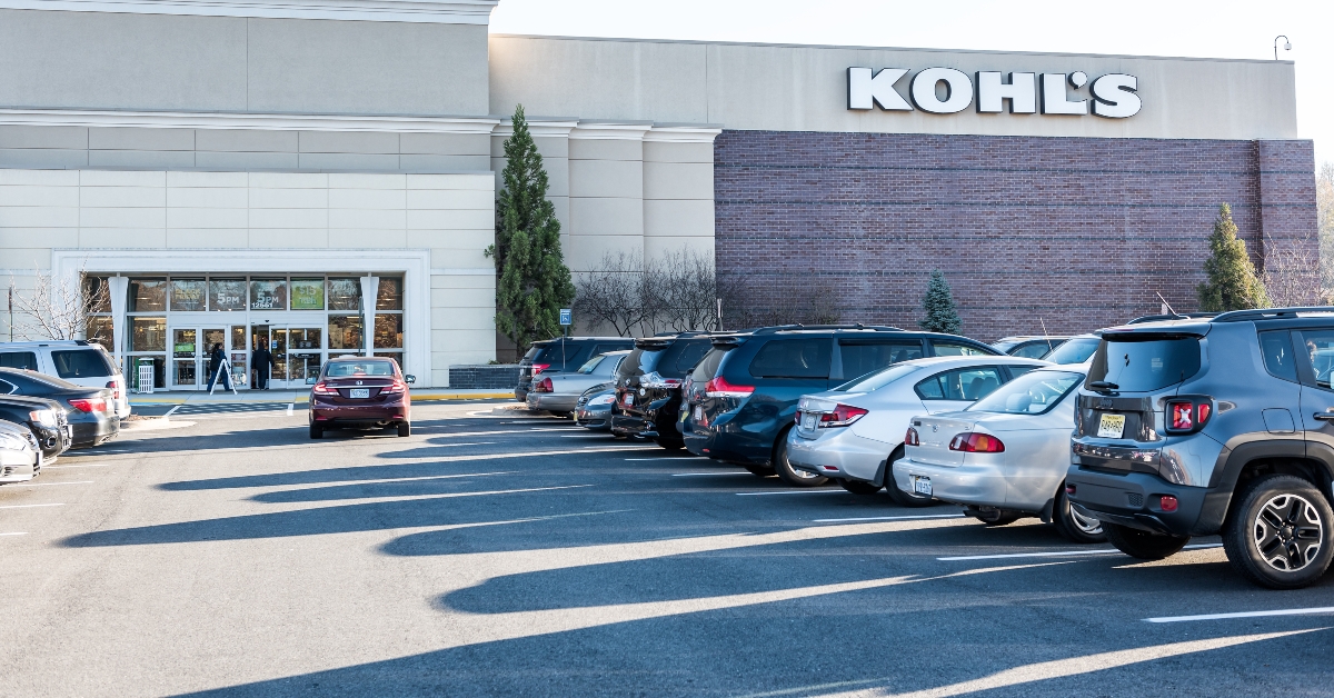 kohl's store entrance parking lot