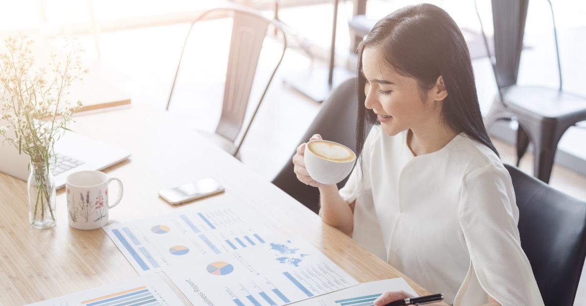 asian business woman working at office