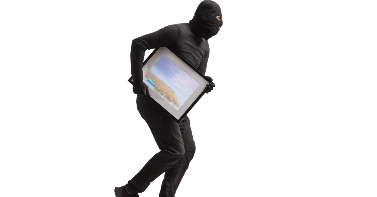 bulgral in black clothes stealing art