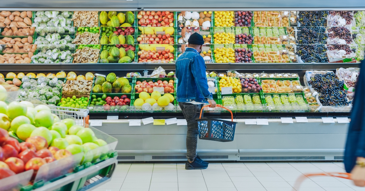 shopping for organic fruits