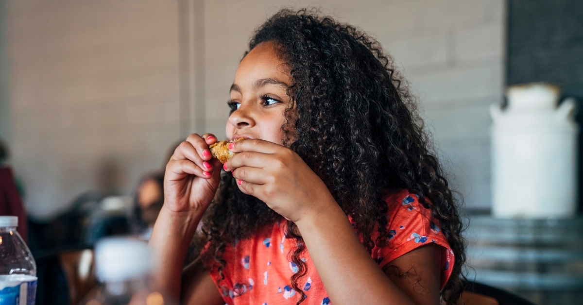 girl eating chicken wings