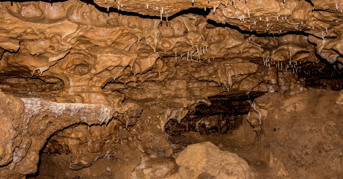 crystal cave in spring valley