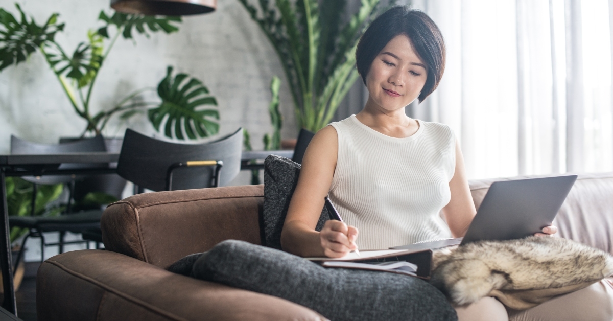 asian woman using the computer