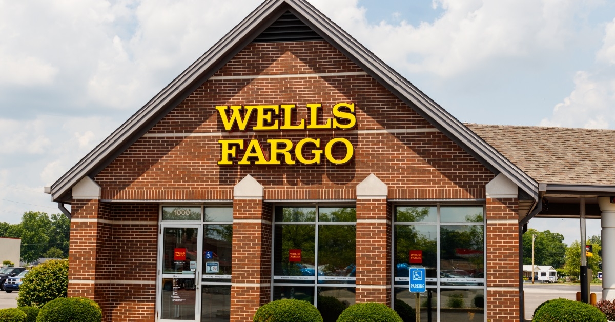 wells fargo bank from outside