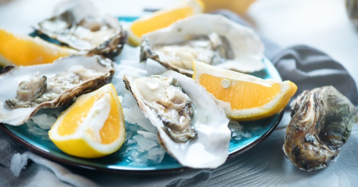 fresh oysters with lemon