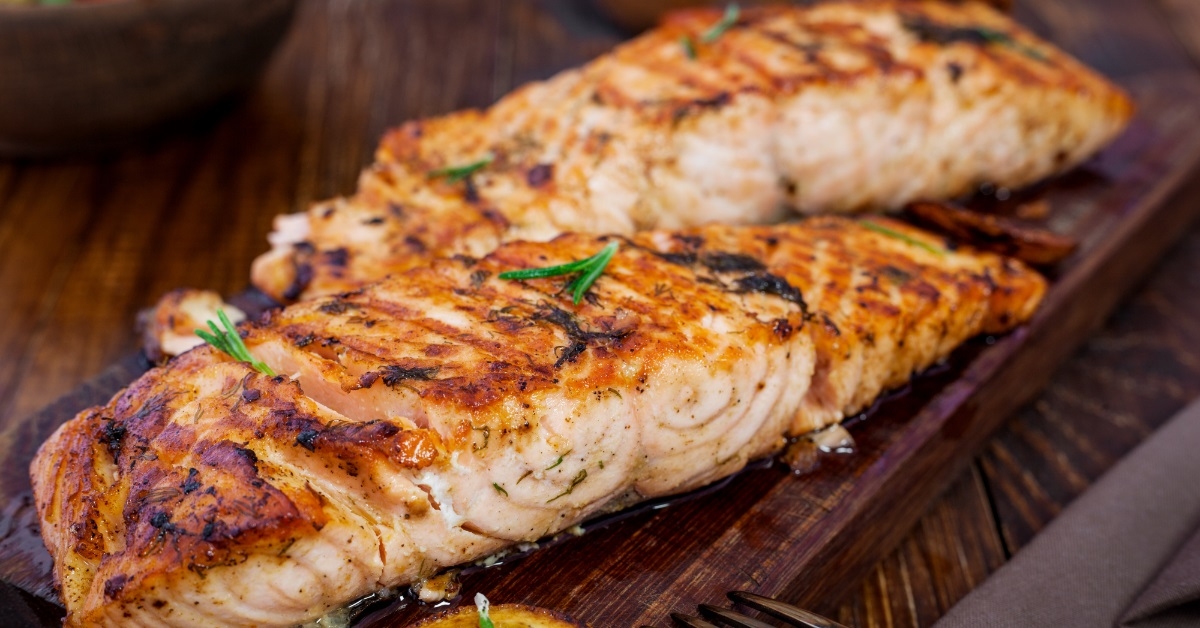 grilled salmon fillet with steamed vegetables