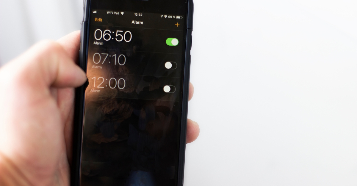 setting an alarm clock