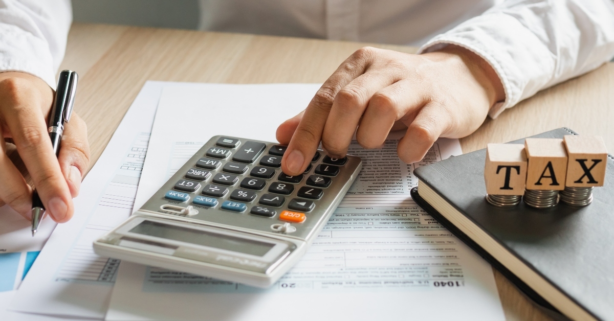 businessman pressing a calculator 