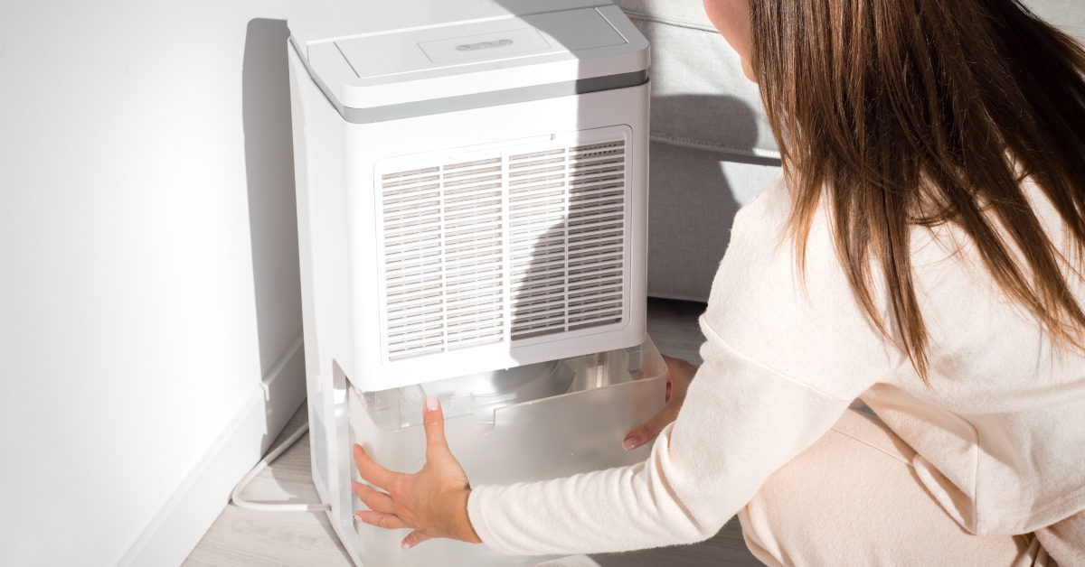 changing water container in dehumidifier