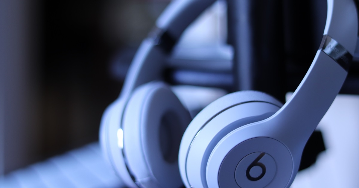 white beats headphones