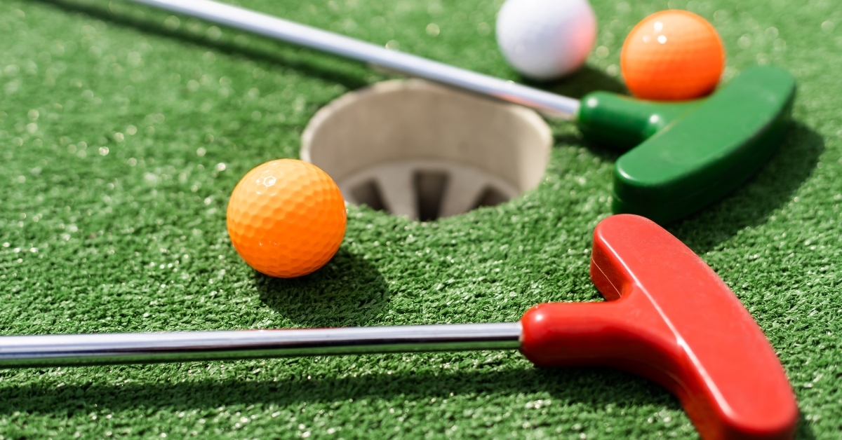 miniature golf hole
