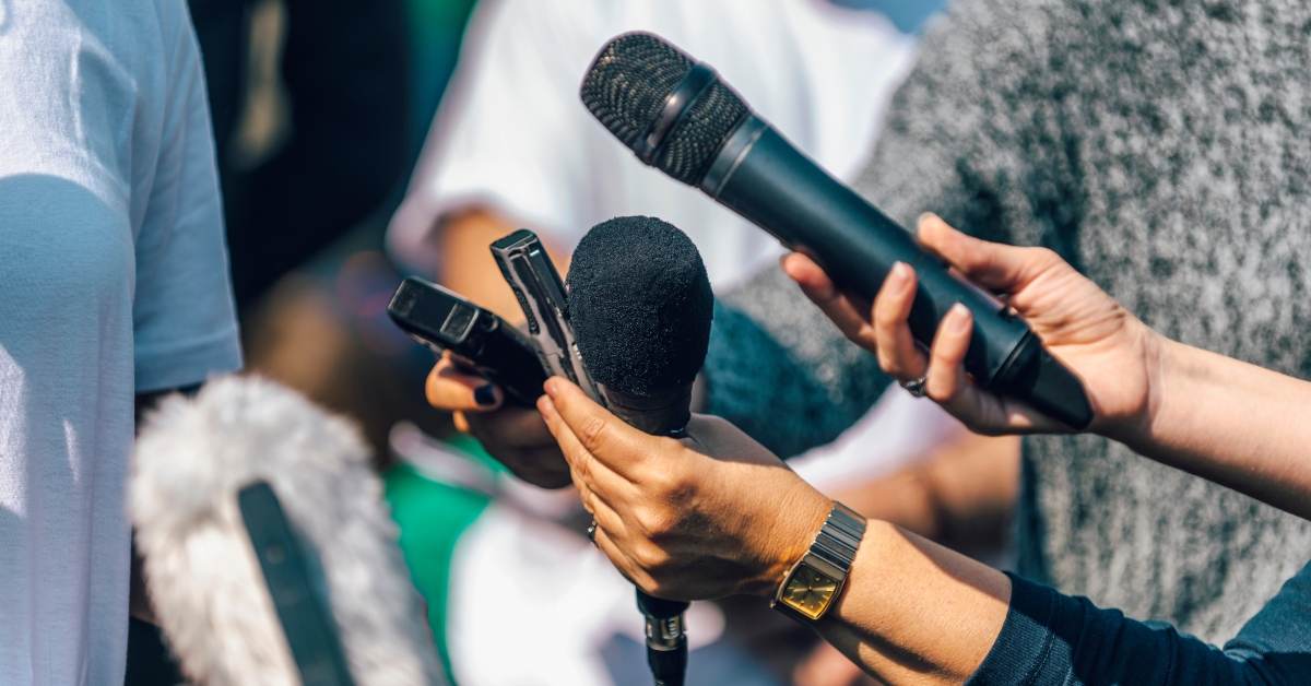 journalists interviewing