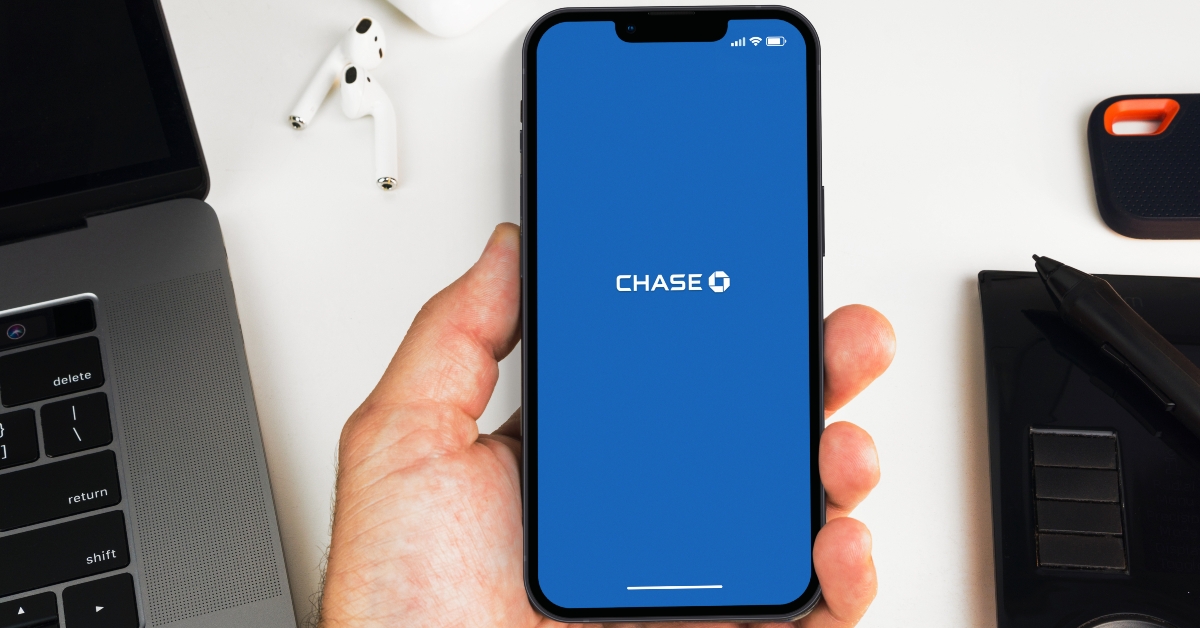 smartphone-with-jpmorgan-chase