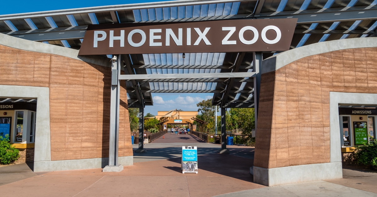 entrance to the phoenix zoo