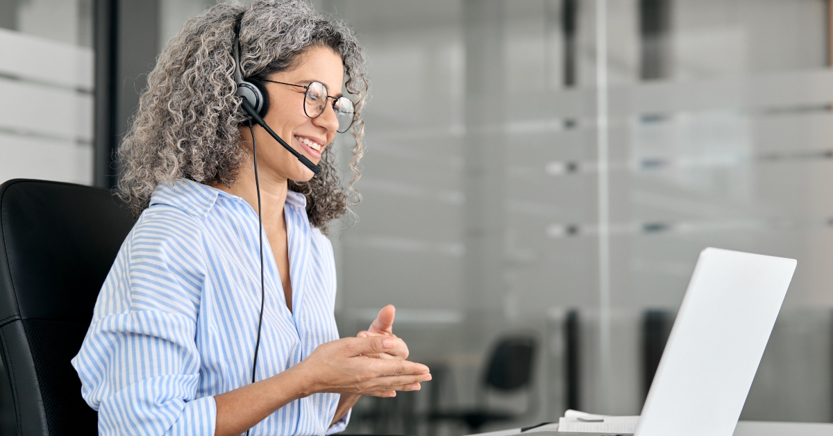 senior call contact center agent