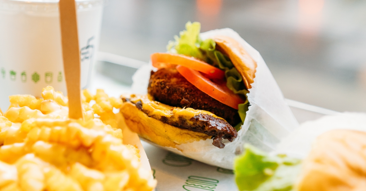 beef burgers with lettuce