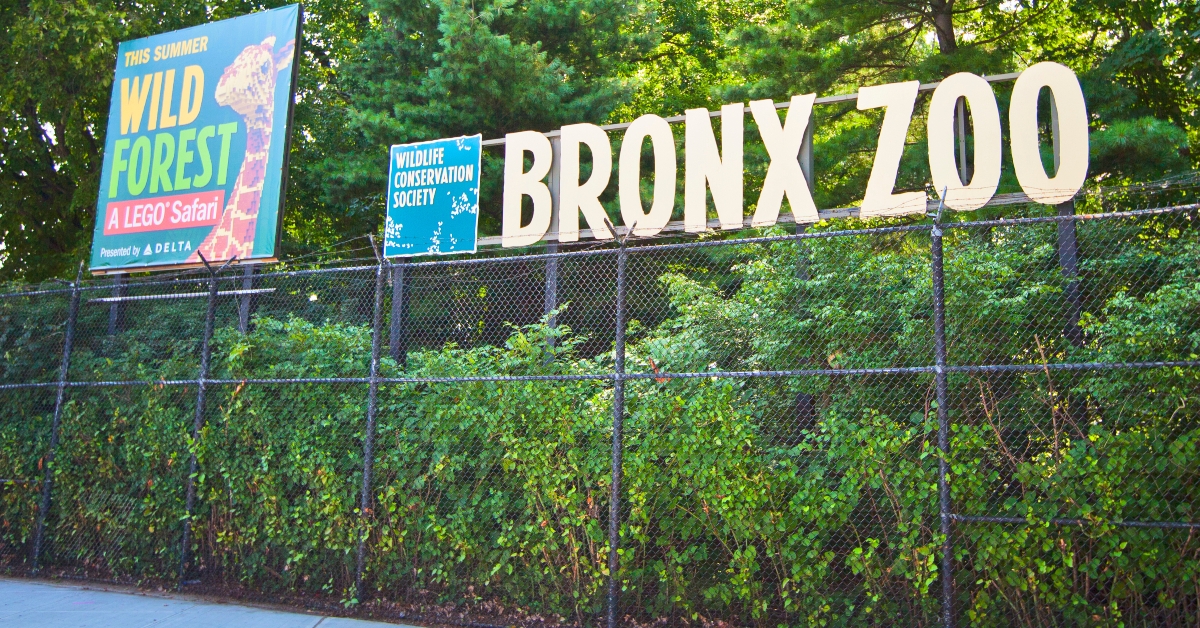 bronx zoo exterior signage