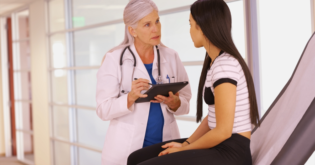 doctor gives a check up