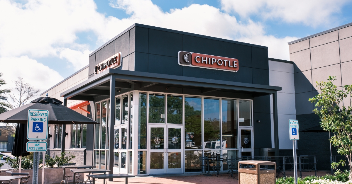 chipotle mexican grill in elmwood