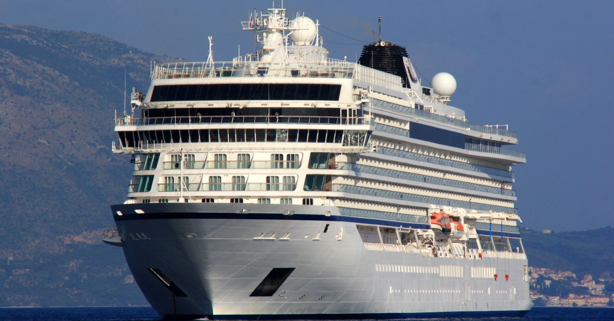 white norwegian cruise liner