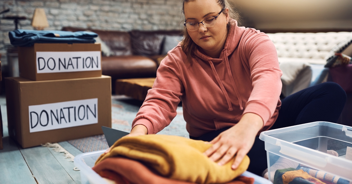 woman packing wardrobe
