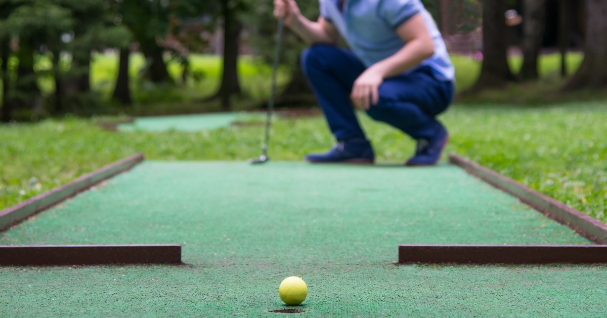 golf player looks at pocket