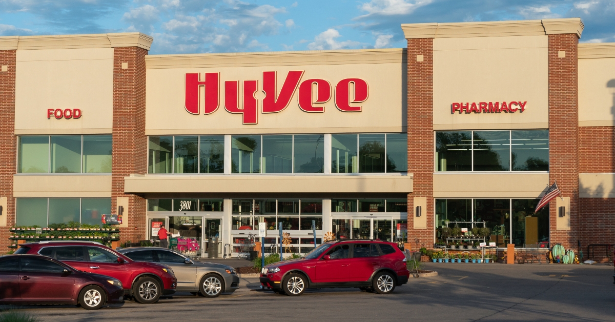 hyvee retail grocery store exterior