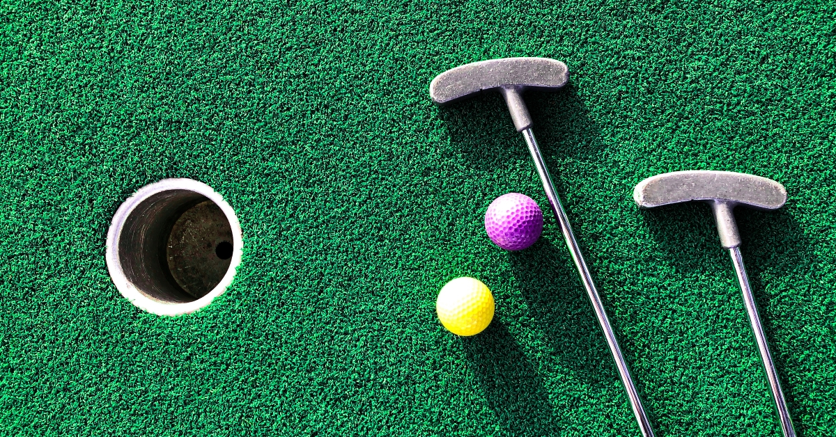 mini golf clubs and balls