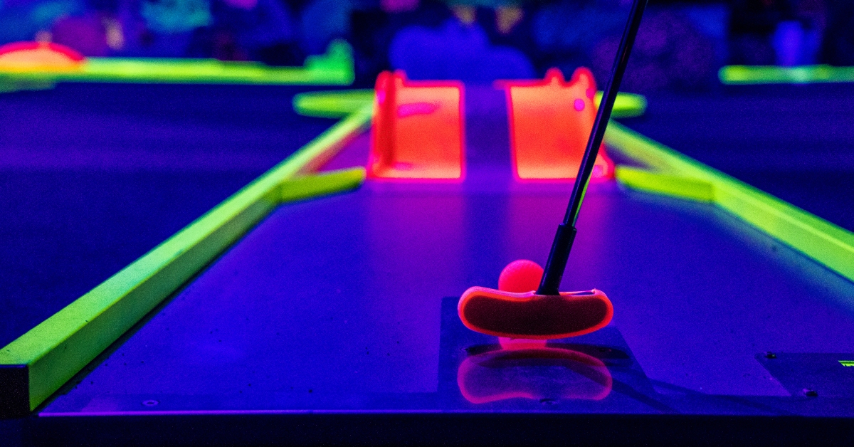 minigolf neon blacklight