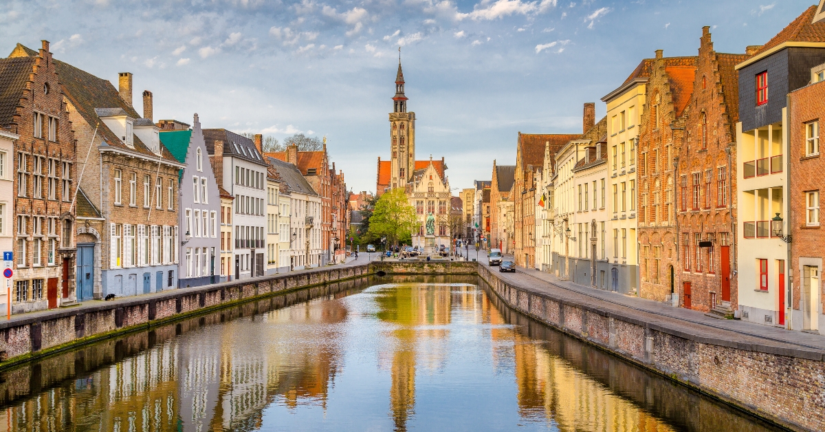 spiegelrei canal at sunrise