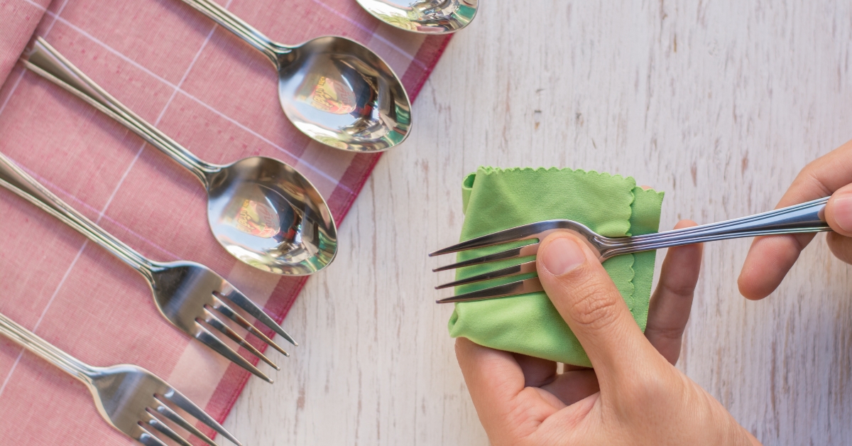 cleaning spotty silverware