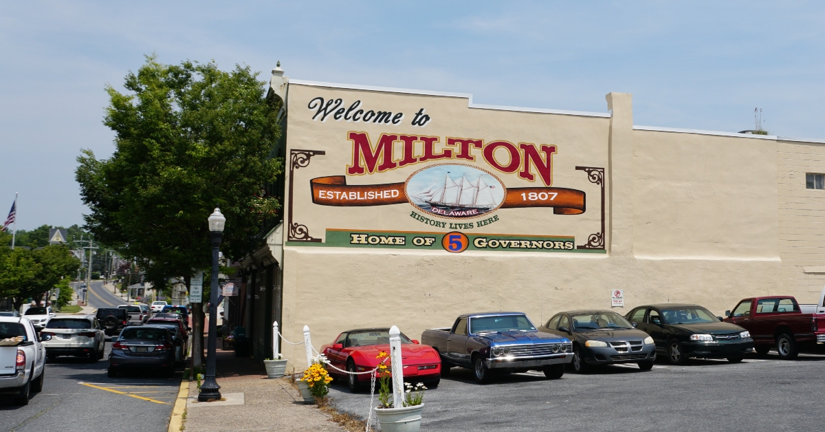 the welcome sign painted