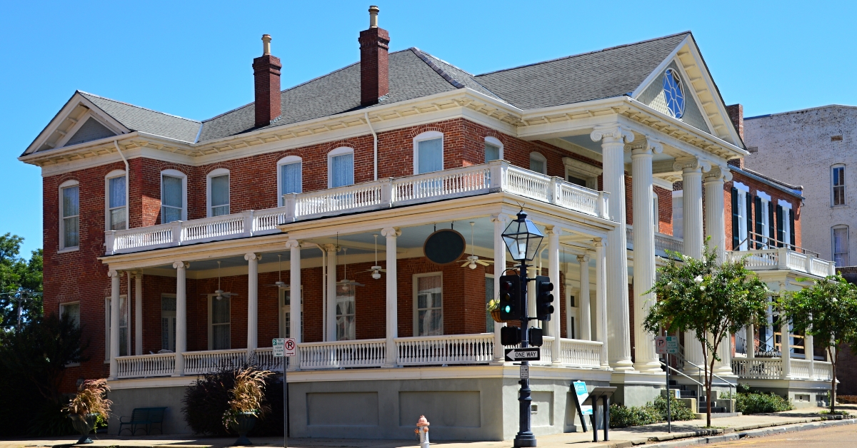 villa in the town natchez